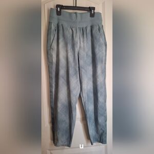 ATHLETA Nolita Slim Tapered Printed Crop Pant Green Printed Size 10 Hiking